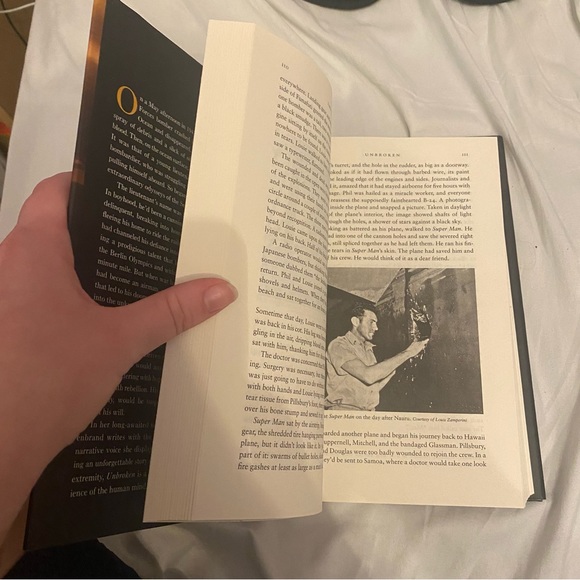 BNWT Unbroken hardcover book by Laura Hillenbrand - Picture 3 of 6